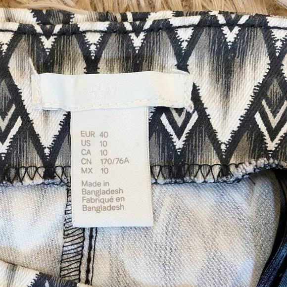 H&M High Waisted Ankle Crop Pants Side Zip Abstract Print‎ Grey Stretch SZ 10 - Picture 3 of 10